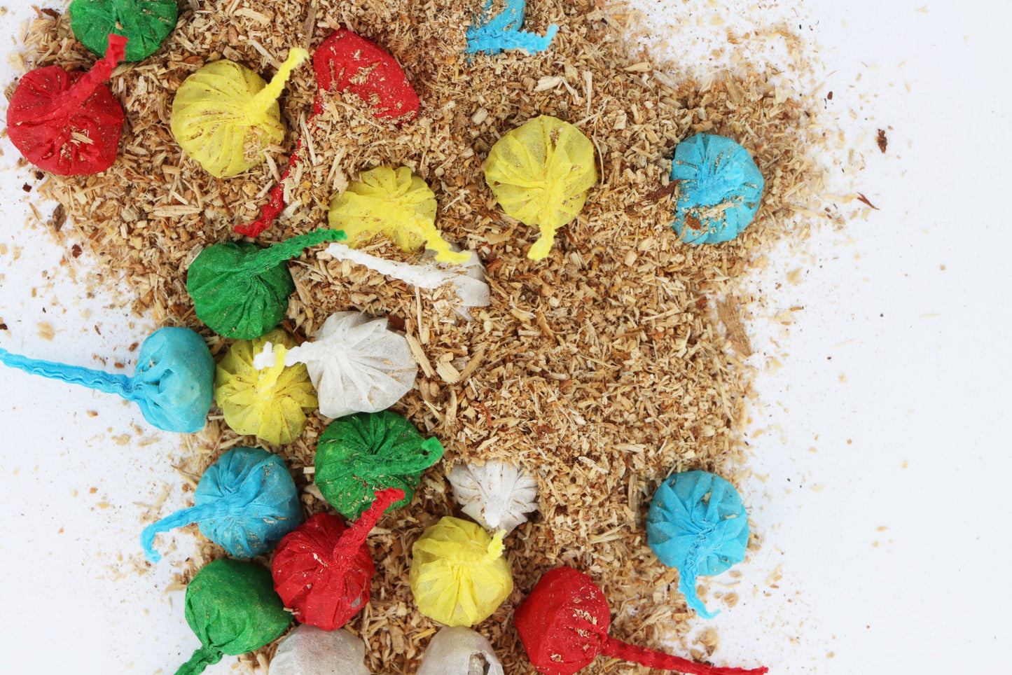 Retro Toys Outdoor 2x Louder Coloured Fun Super Snaps Bangs Box of 24 Packs Assorted Colours X39137 (Parcel Rate)