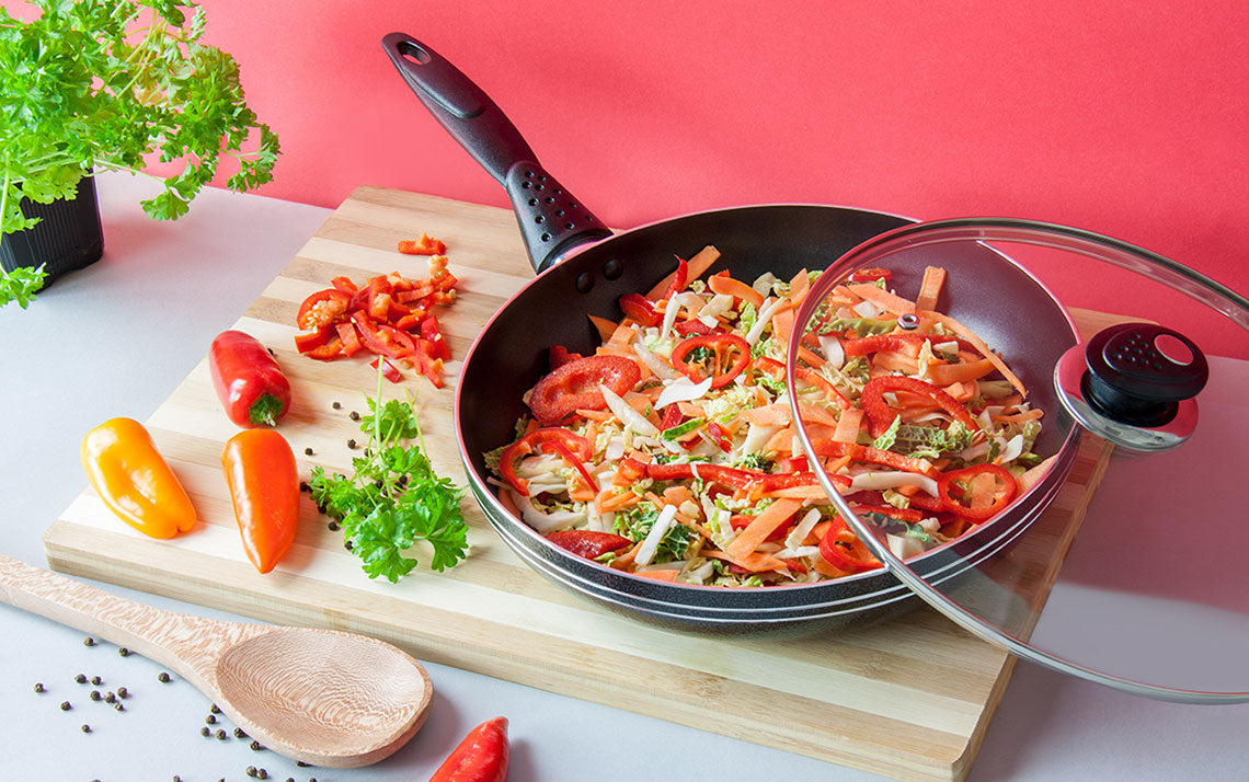 Kitchen: Cooking Pans & Pots